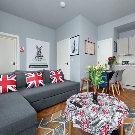 1 Bedroom Flat In Wood Green Piccadilly Line ロンドン エクステリア 写真