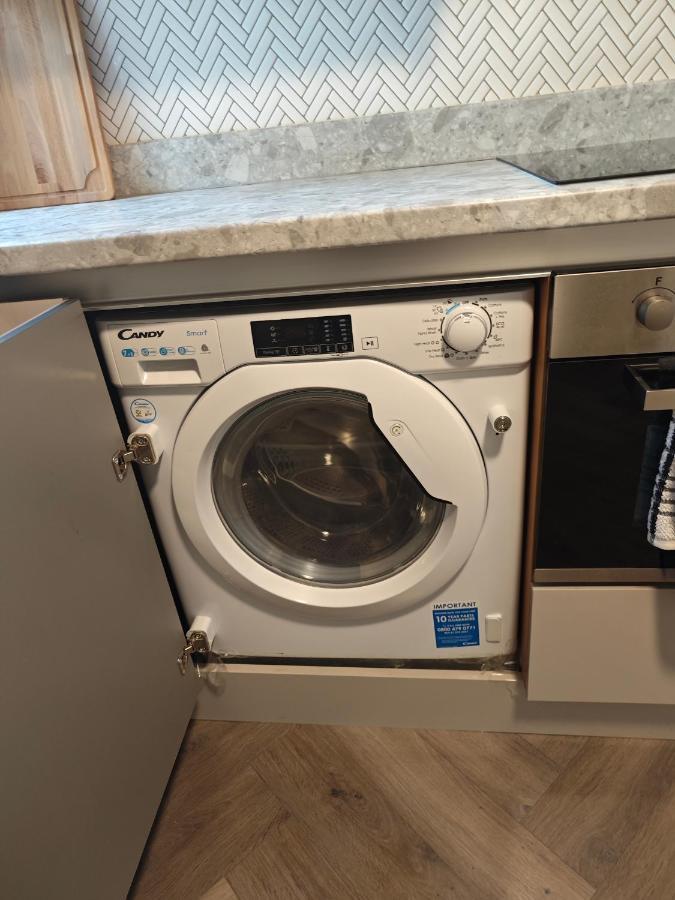1 Bedroom Flat In Wood Green Piccadilly Line ロンドン エクステリア 写真