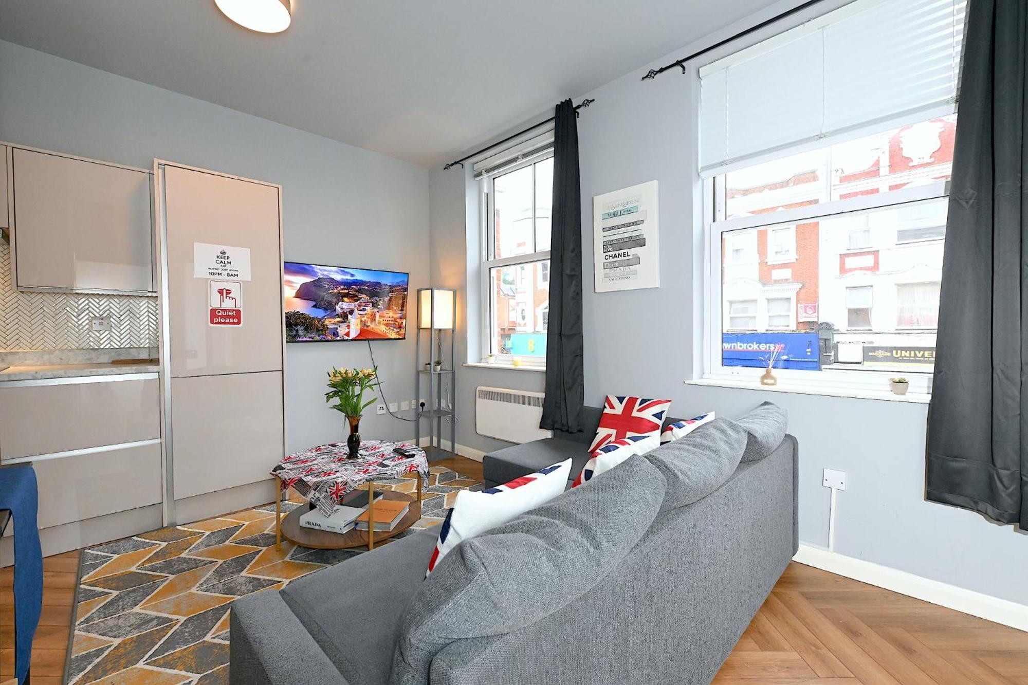 1 Bedroom Flat In Wood Green Piccadilly Line ロンドン エクステリア 写真