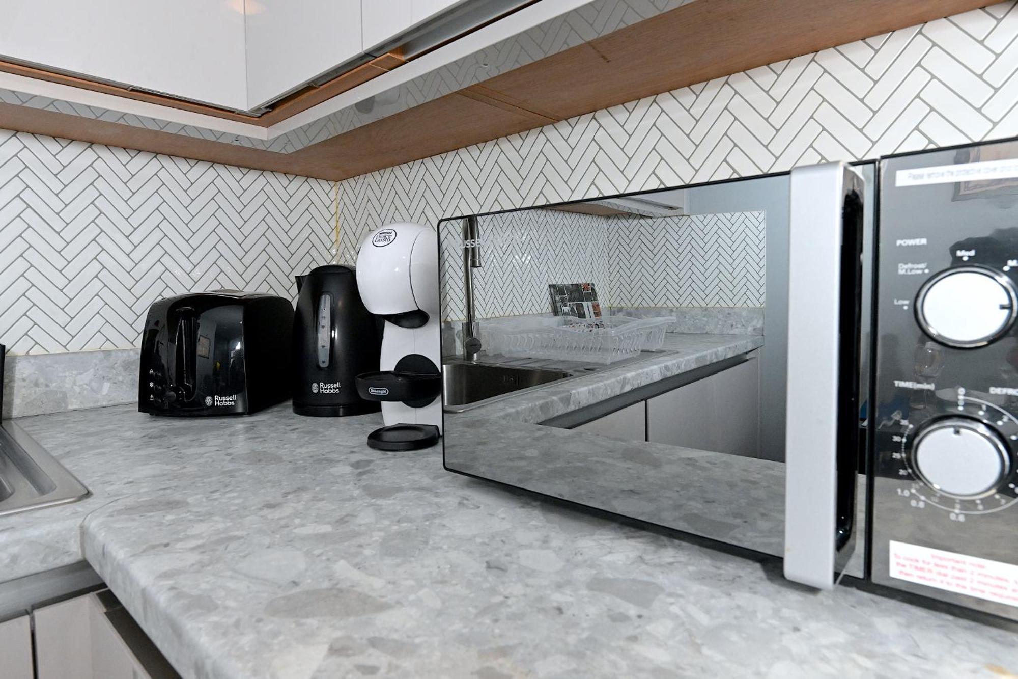1 Bedroom Flat In Wood Green Piccadilly Line ロンドン エクステリア 写真